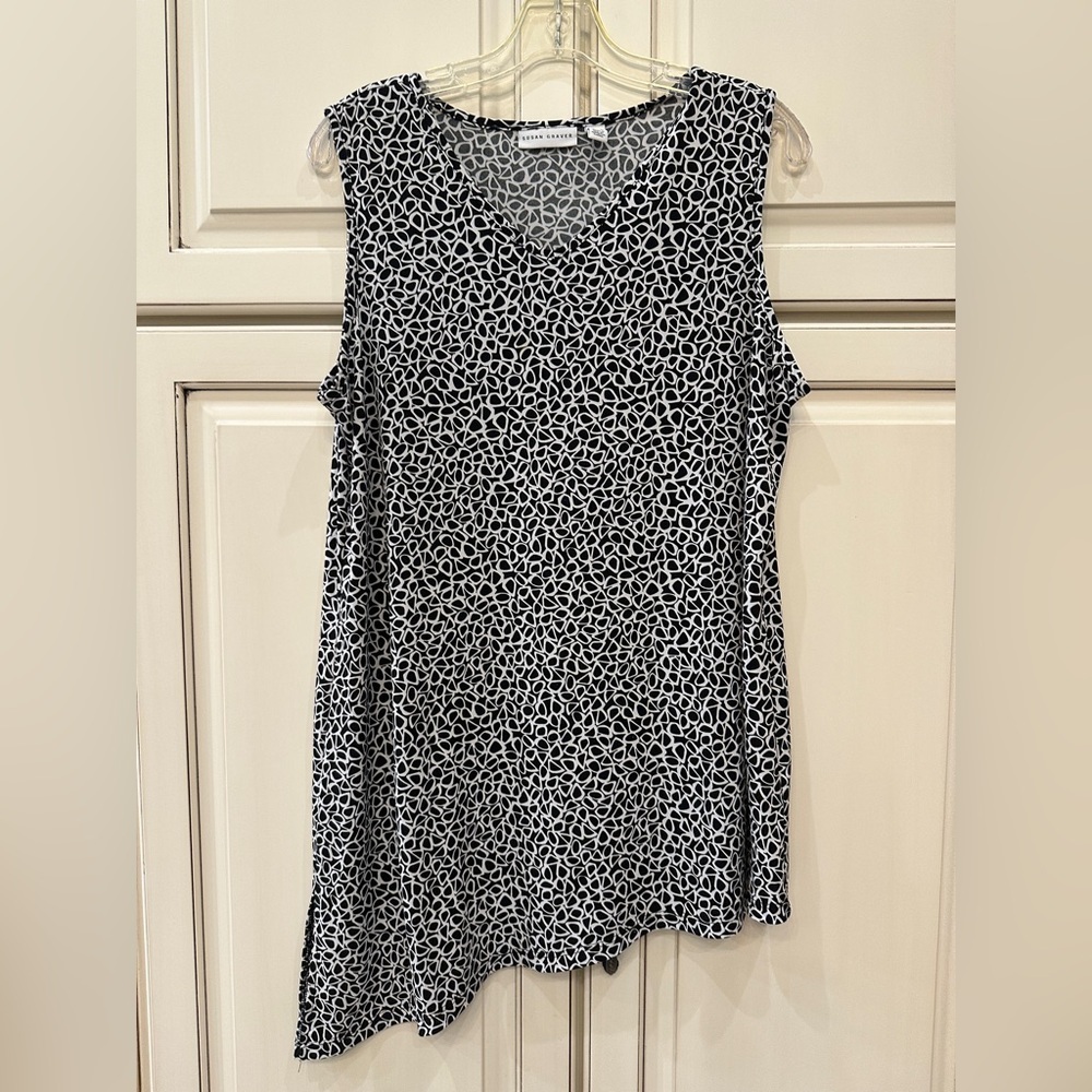 Susan Graver Black and White Geometric Tank Top
